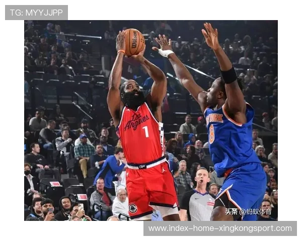 NBA快攻三人连传如行云流水——激荡心弦的篮球盛宴