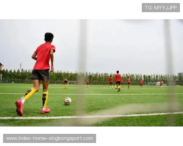 朗斯将边路渗透训练打造成青年营核心,引领足球青训新潮流 朗斯将边路渗透训练打造成青年营核心,引领足球青训新潮流