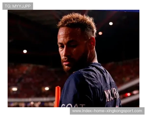 本菲卡的左路传中：穿透门前的致命关键