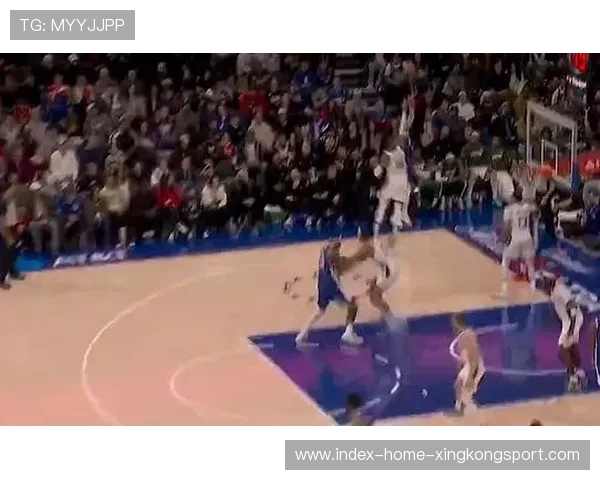 乔治底角翻身跳投丝滑依旧 乔治底角翻身跳投丝滑依旧